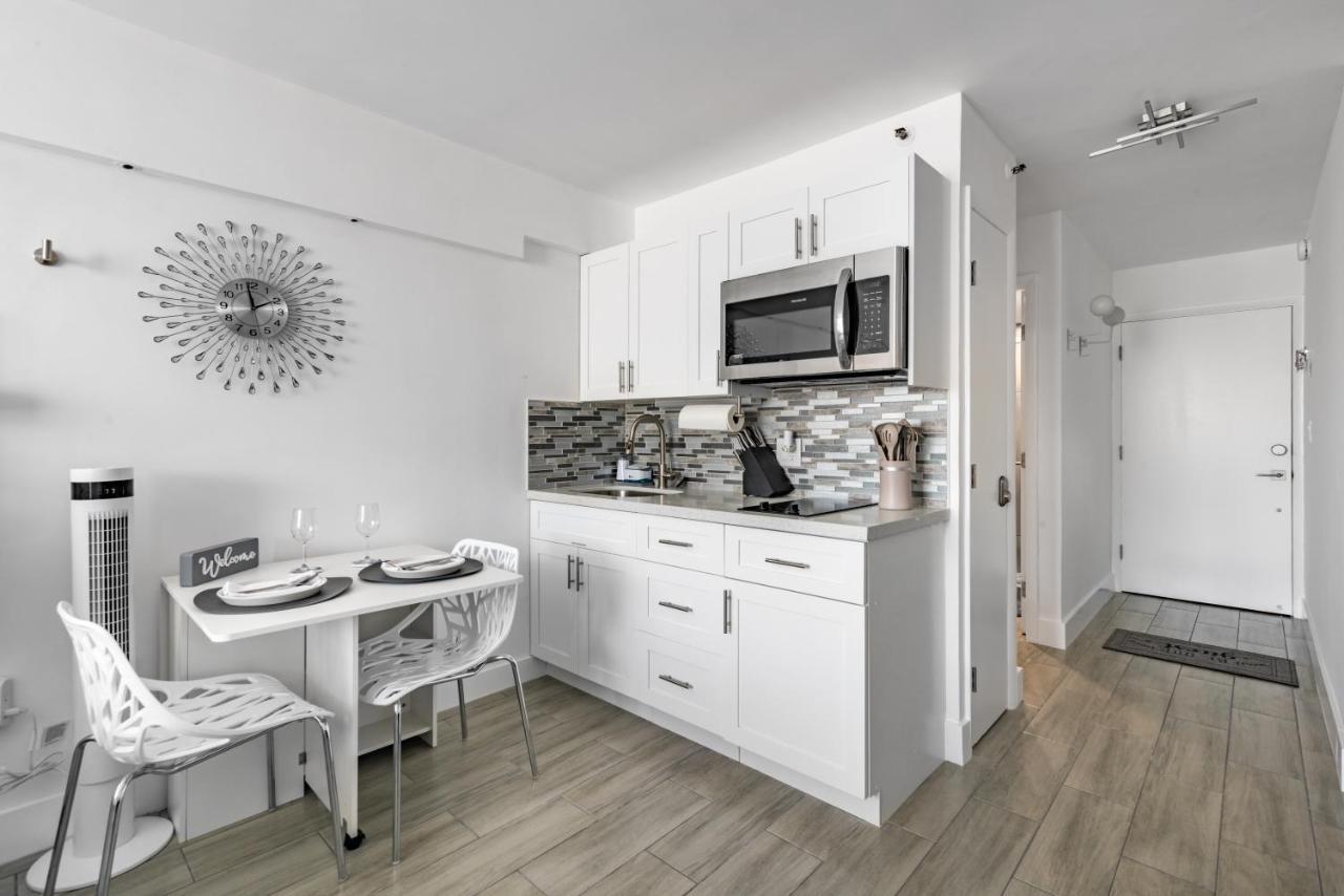 Newly Renovated Oceanfront Studio W/ Balcony - Daytona Beachアパートメント エクステリア 写真