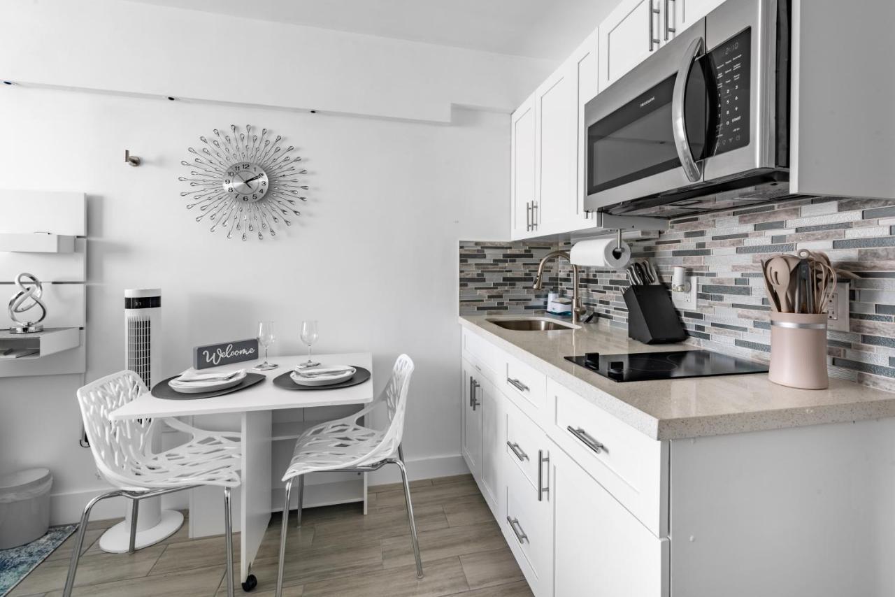 Newly Renovated Oceanfront Studio W/ Balcony - Daytona Beachアパートメント エクステリア 写真
